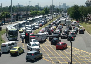 trânsito no Rio de Janeiro crédito rgnegueira 8487579204_dd335a31d7_z
