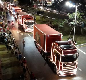 CAMPINAS E SUMARÉ RECEBEM CARAVANA ILUMINADA DE NATAL DA COCA-COLA | Panorama de Negócios CAMPINAS E SUMARÉ RECEBEM CARAVANA ILUMINADA DE NATAL DA COCA-COLA | Panorama de Negócios